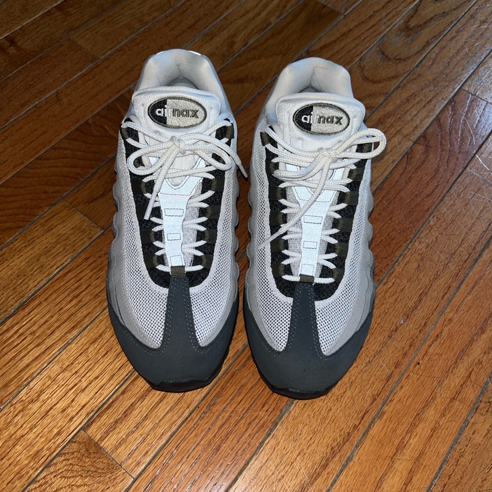 Nike Air Max Women's Black and White Sneakers
